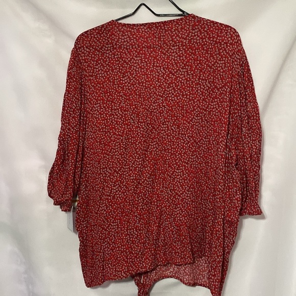 NWT 1.STATE WO SIZE 3X PEASANT TOP FRONT TIE AT HEM RED WITH SMALL FLORAL PRINT - Picture 12 of 13